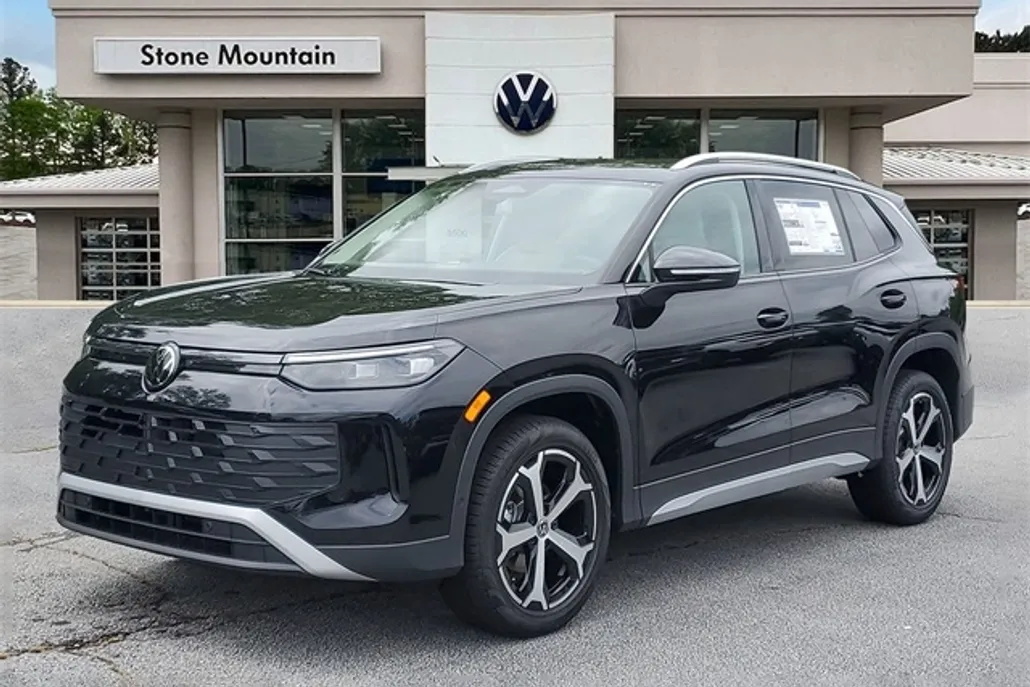 2025 Volkswagen Tiguan SE photo 1