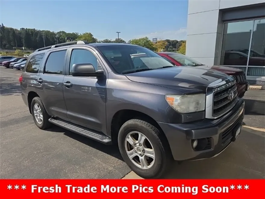 2014 Toyota Sequoia SR5 photo 1
