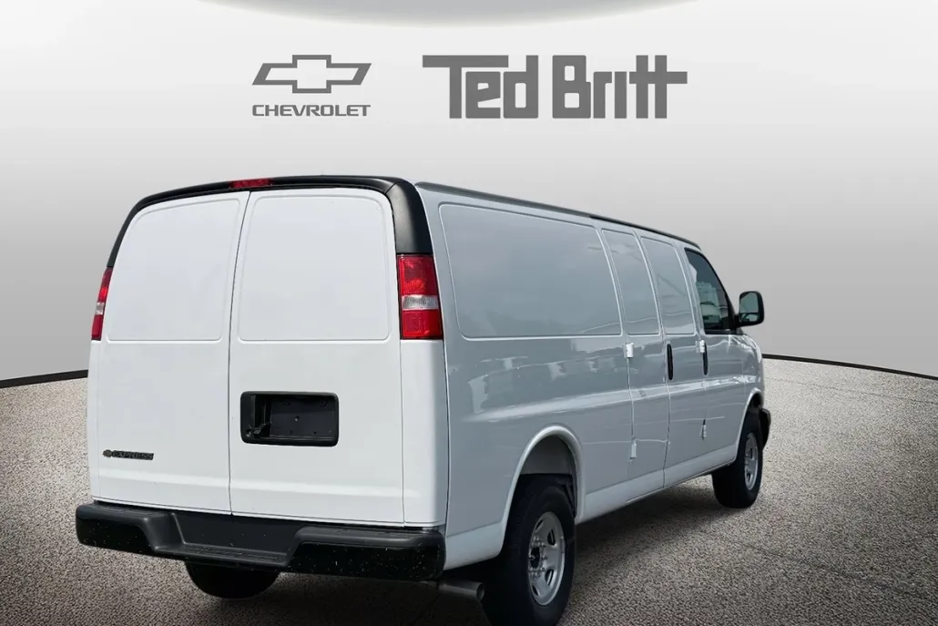 2025 Chevrolet Express Cargo 3500 photo 1