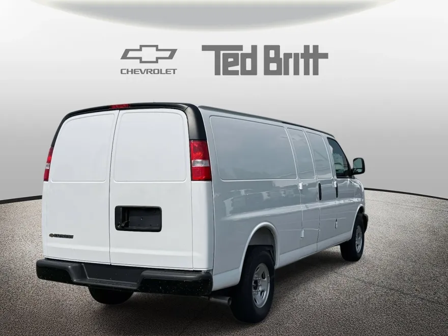 2025 Chevrolet Express Cargo 3500 photo 1