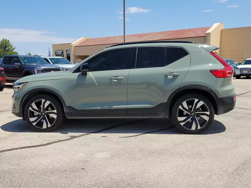 2023 Volvo XC40 AWD Ultimate photo 1