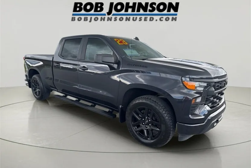 2023 Chevrolet Silverado 1500 Custom photo 1