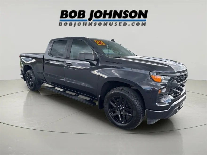 2023 Chevrolet Silverado 1500 Custom photo 1