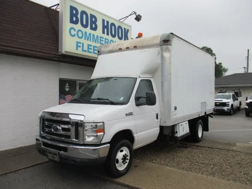 2016 Ford E-450 photo 1