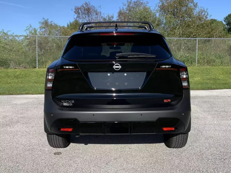 2026 Nissan Kicks SR photo 1