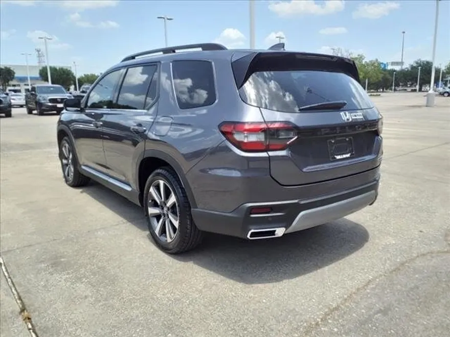 2025 Honda Pilot Touring photo 1