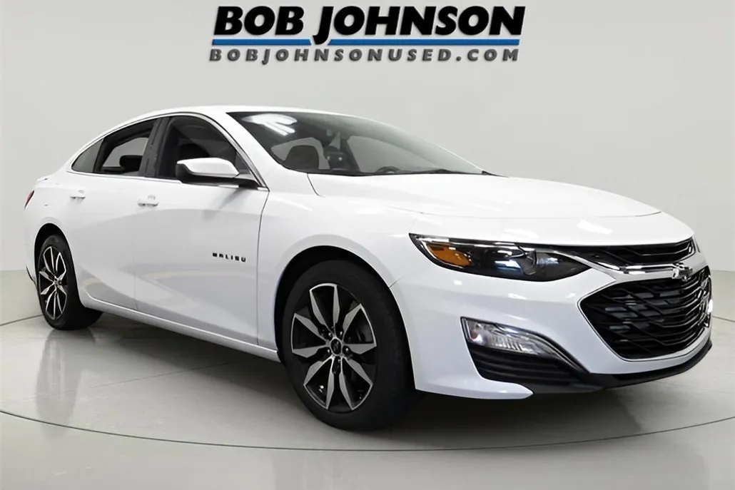 2022 Chevrolet Malibu RS photo 1