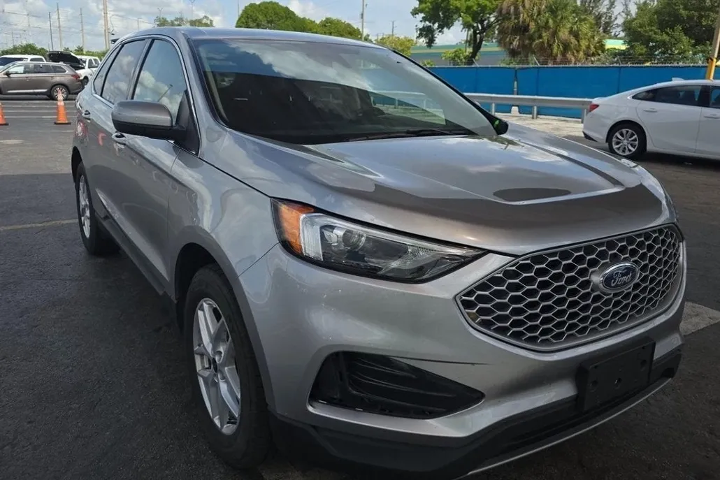 2024 Ford Edge SEL photo 1