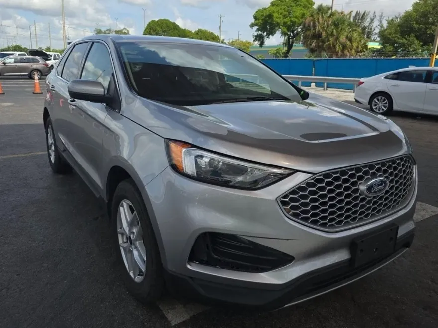 2024 Ford Edge SEL photo 1
