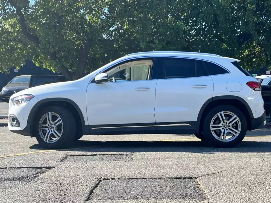 2022 Mercedes Benz GLA 250 4MATIC photo 1