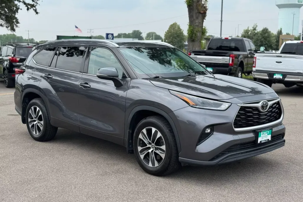 2021 Toyota Highlander XLE Sport photo 1