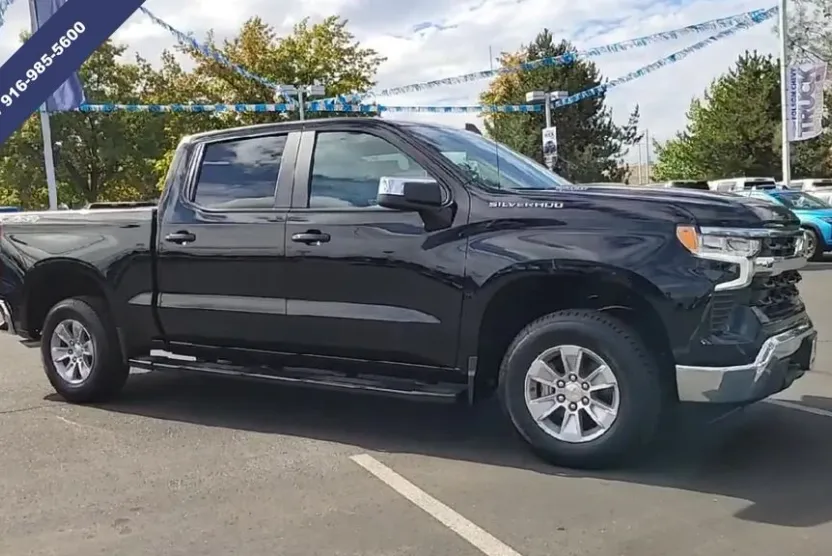 2026 Chevrolet Silverado 1500 LT photo 1