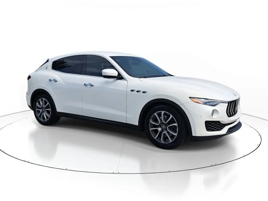 2018 Maserati Levante Base photo 1