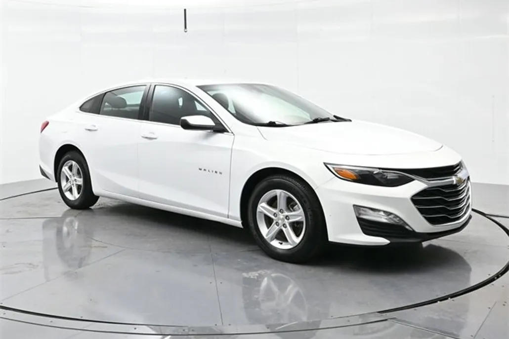2024 Chevrolet Malibu 1LT photo 1