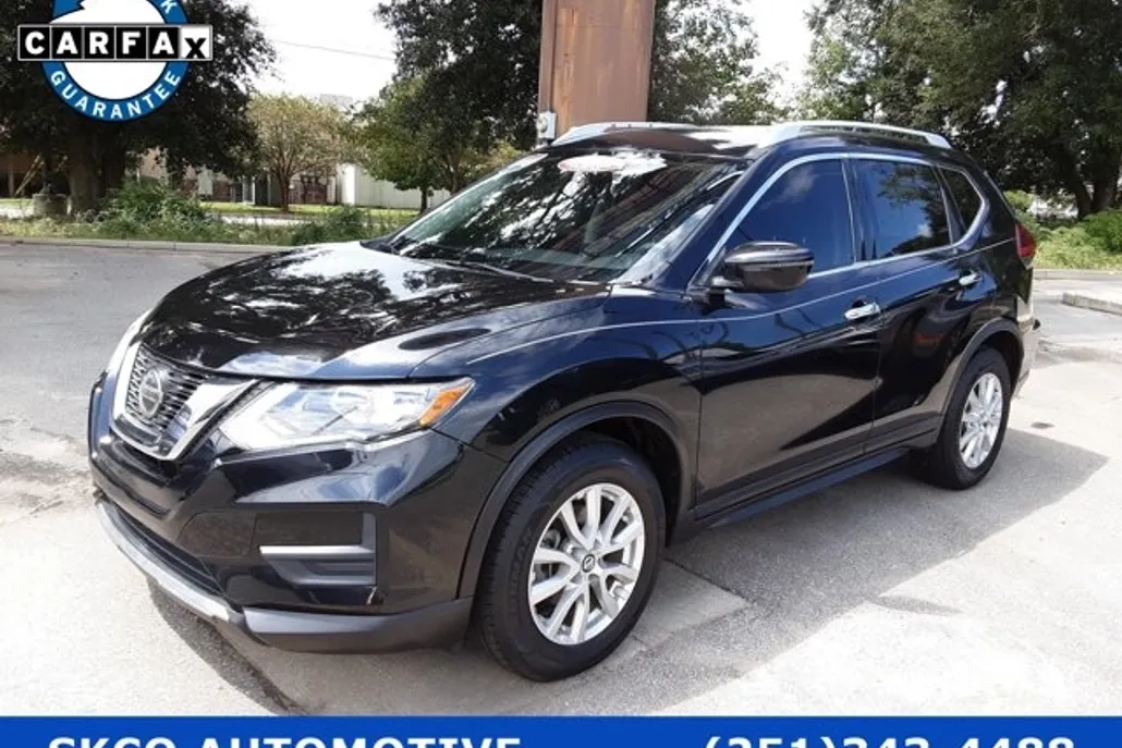 2018 Nissan Rogue SV photo 1