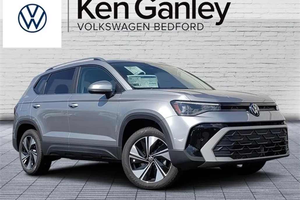 2025 Volkswagen Taos SE photo 1