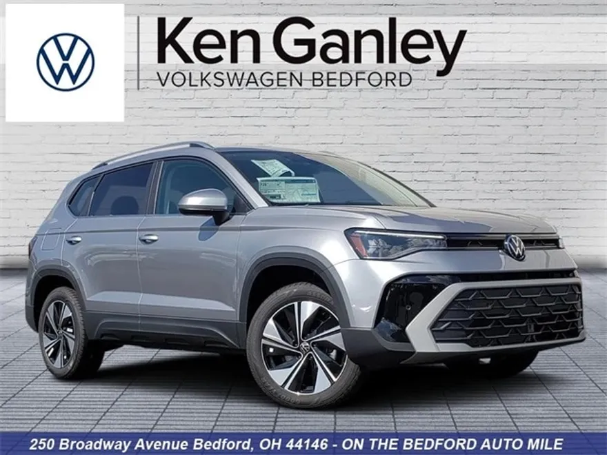 2025 Volkswagen Taos SE photo 1