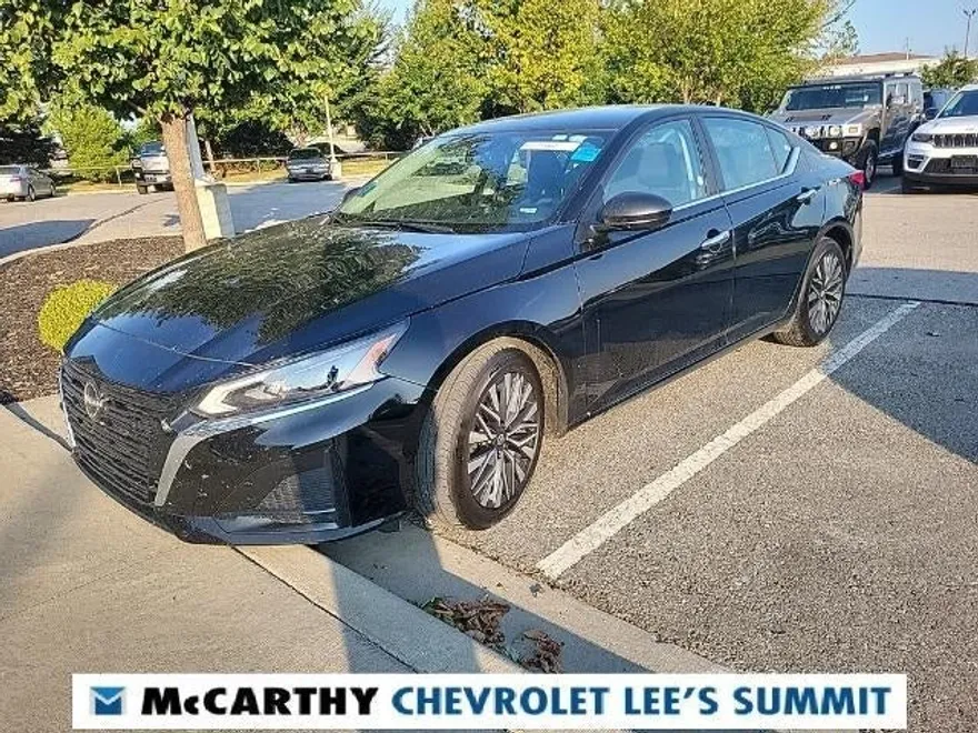 2024 Nissan Altima 2.5 SV photo 1