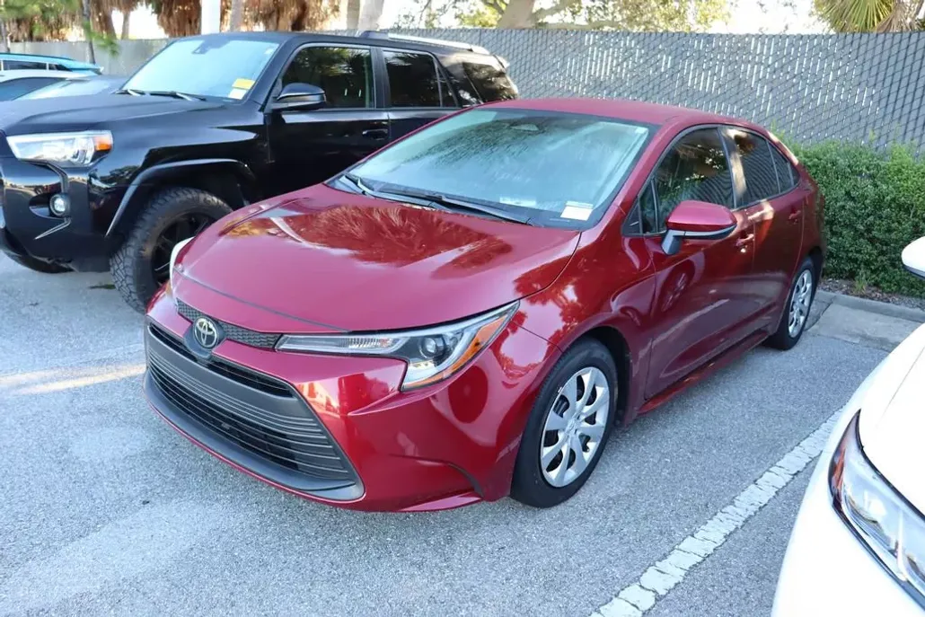 2024 Toyota Corolla LE photo 1