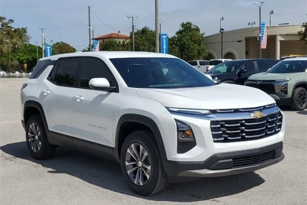 2025 Chevrolet Equinox LT photo 1