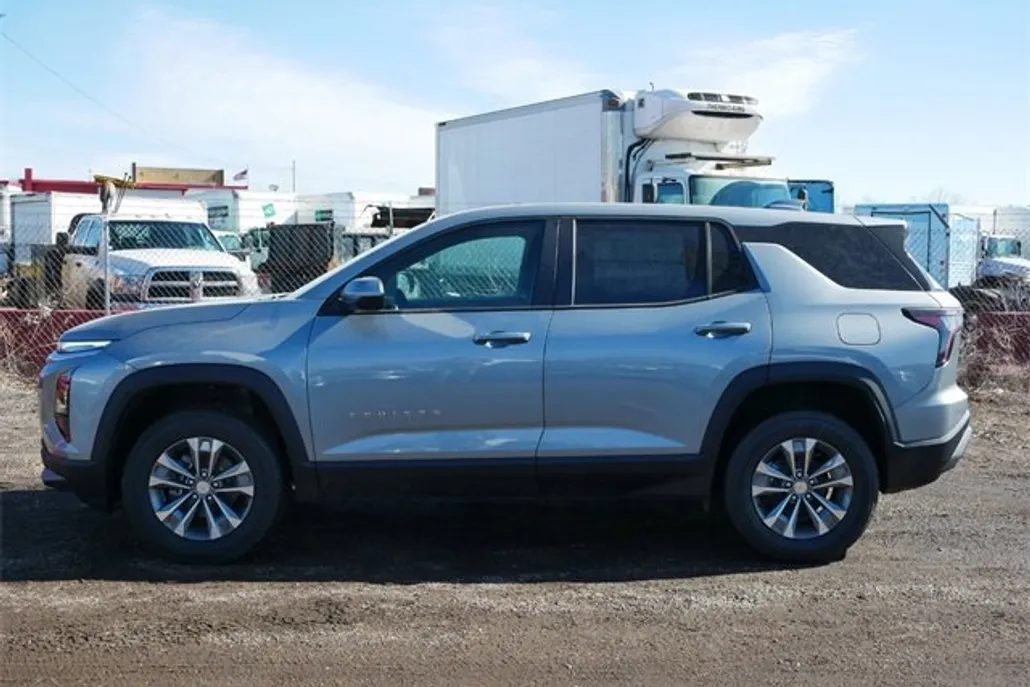 2025 Chevrolet Equinox LT photo 1