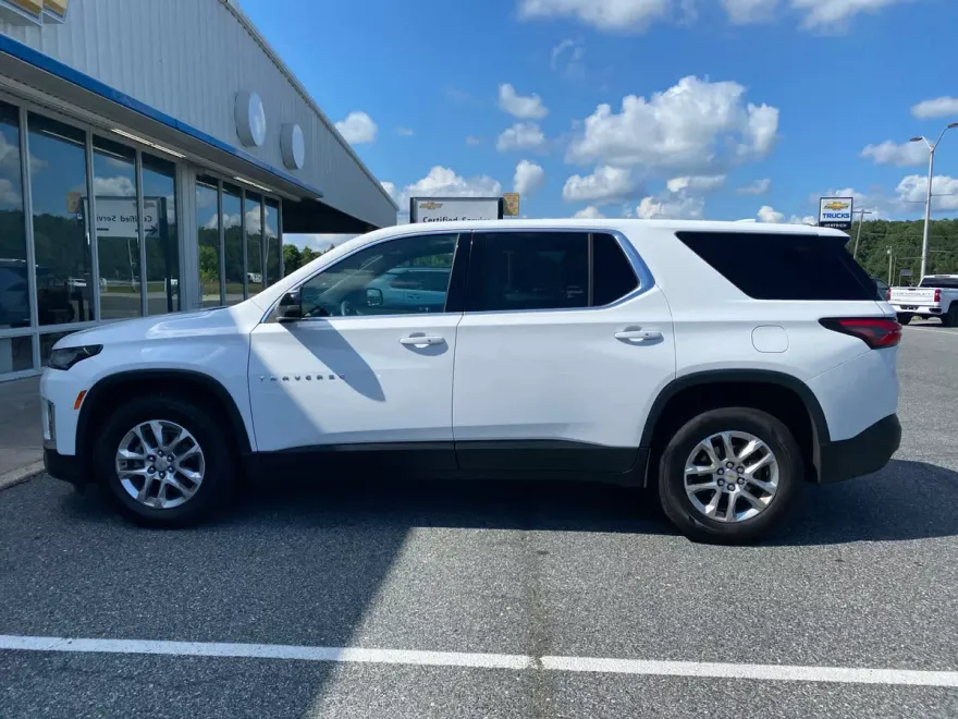 2022 Chevrolet Traverse LS photo 1