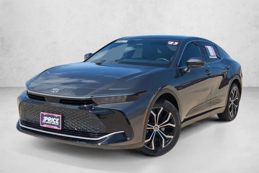 2023 Toyota Crown Limited photo 1