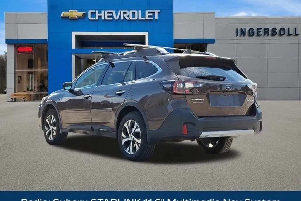 2022 Subaru Outback Touring photo 1