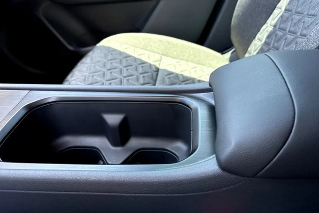 2025 Nissan Kicks SV photo 1