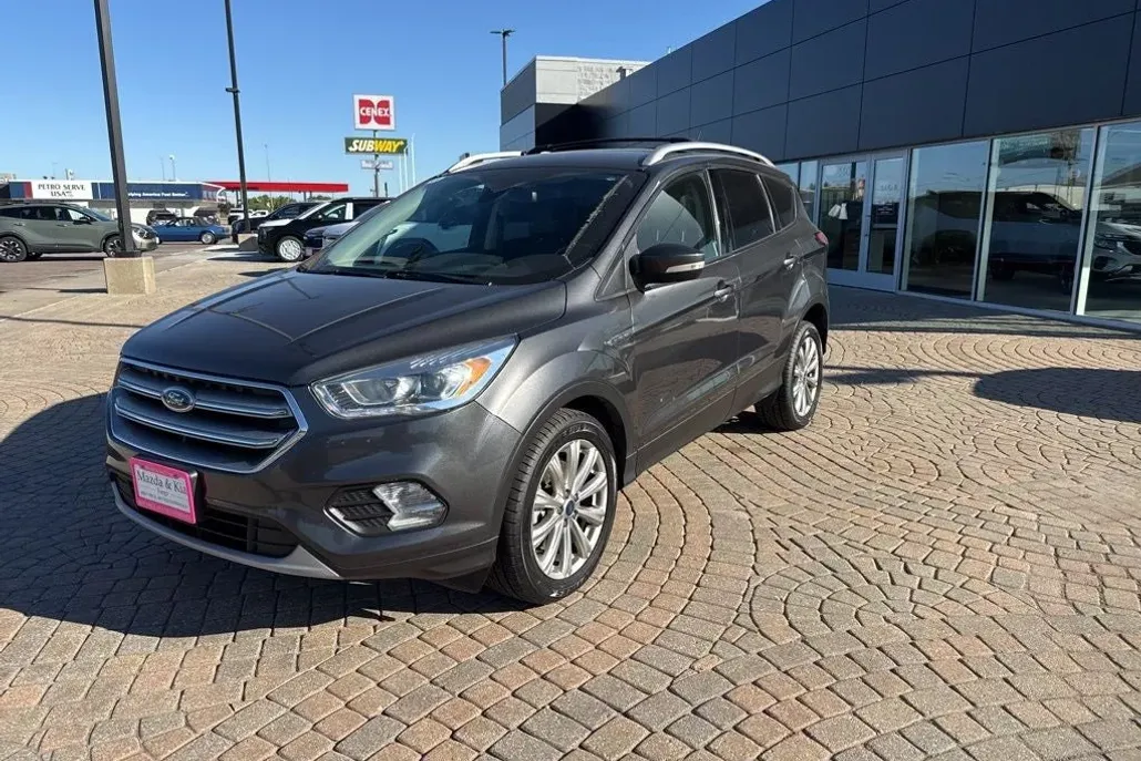 2017 Ford Escape Titanium photo 1