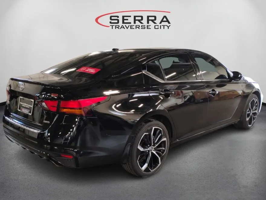 2023 Nissan Altima 2.5 SR photo 1