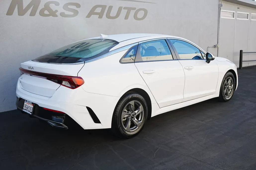 2023 Kia K5 LXS photo 1