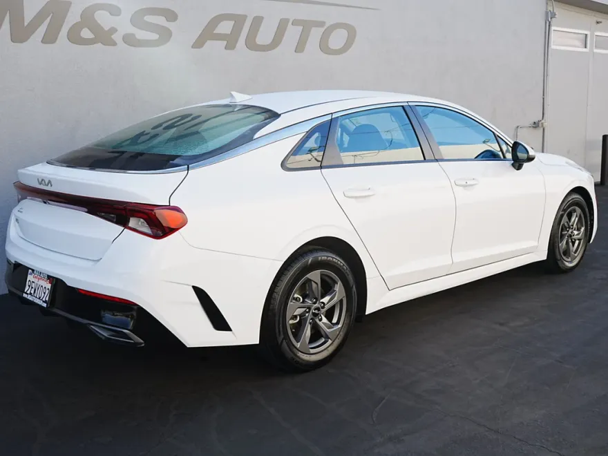 2023 Kia K5 LXS photo 1