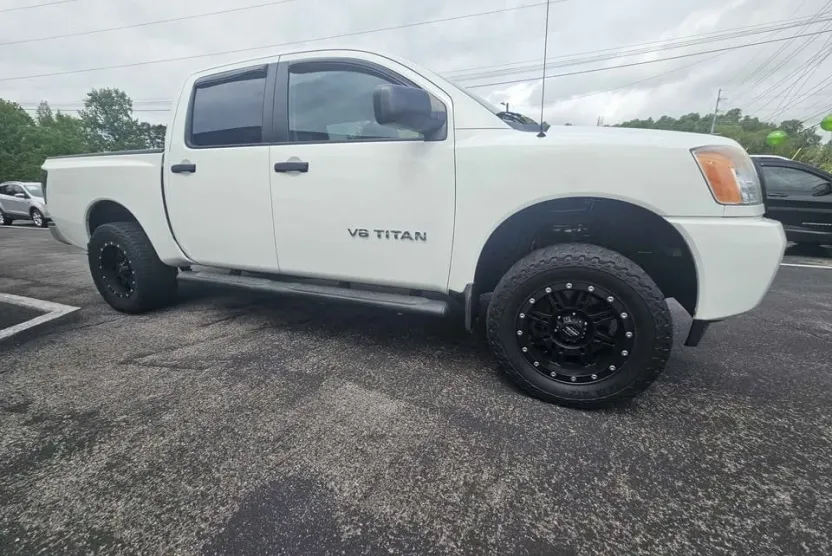 2014 Nissan Titan S photo 1