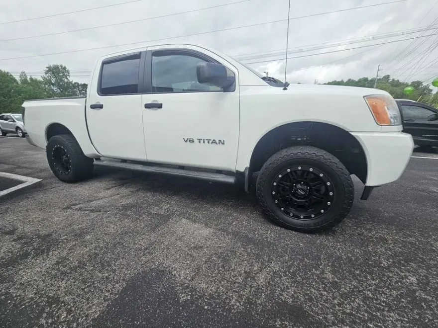 2014 Nissan Titan S photo 1