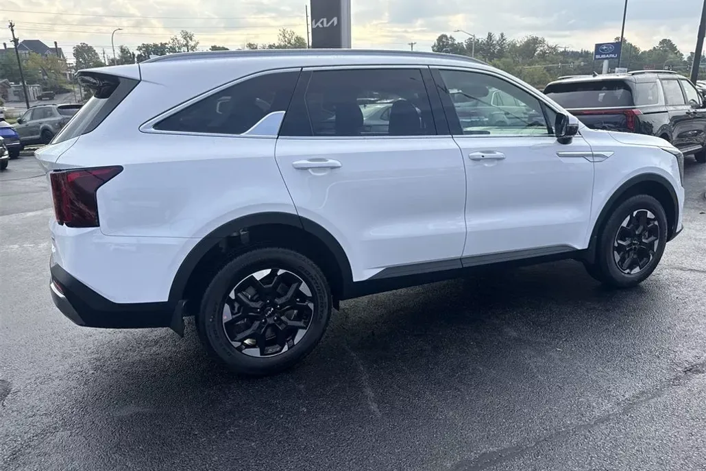 2026 Kia Sorento S photo 1