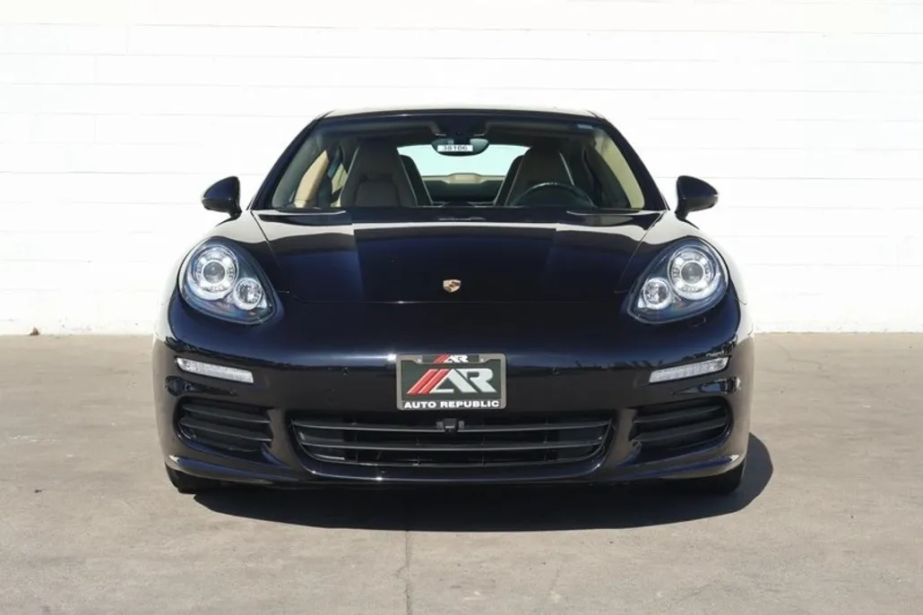 2016 Porsche Panamera Base photo 1