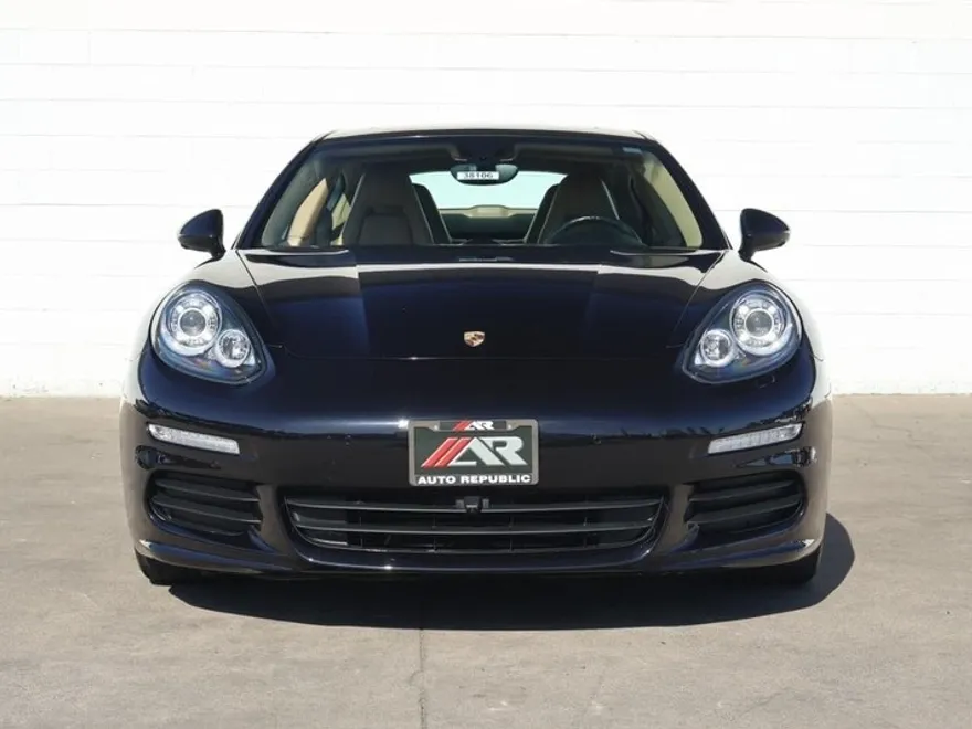 2016 Porsche Panamera Base photo 1