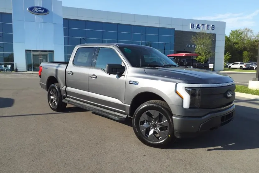 2025 Ford F-150 Lightning photo 1