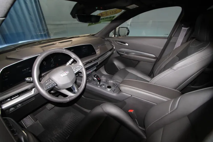 2024 Cadillac XT4 Premium Luxury photo 1