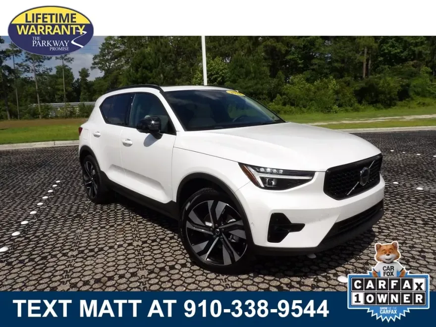 2024 Volvo XC40 Plus photo 1