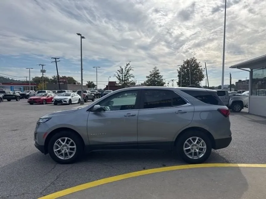 2023 Chevrolet Equinox LT photo 1