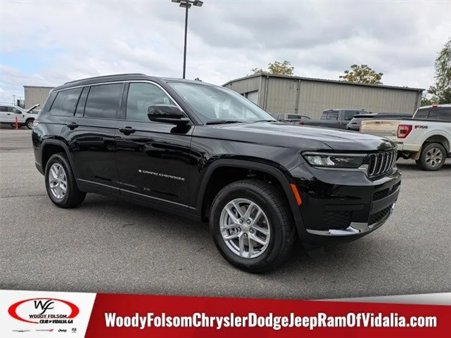2025 Jeep Grand Cherokee Laredo photo 1