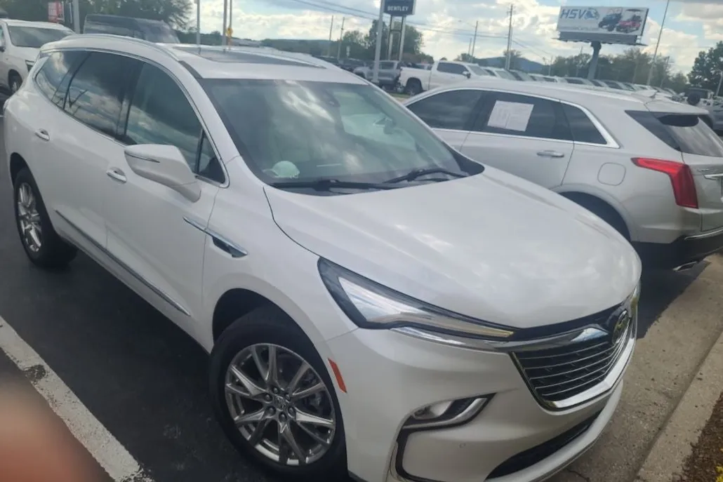 2023 Buick Enclave Premium photo 1