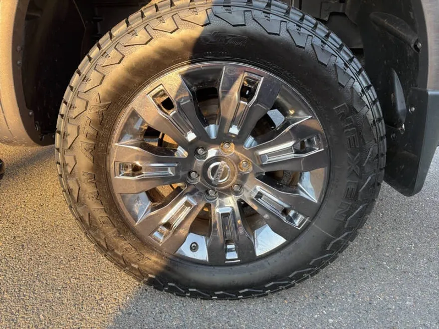 2018 Nissan Titan Platinum Reserve photo 1