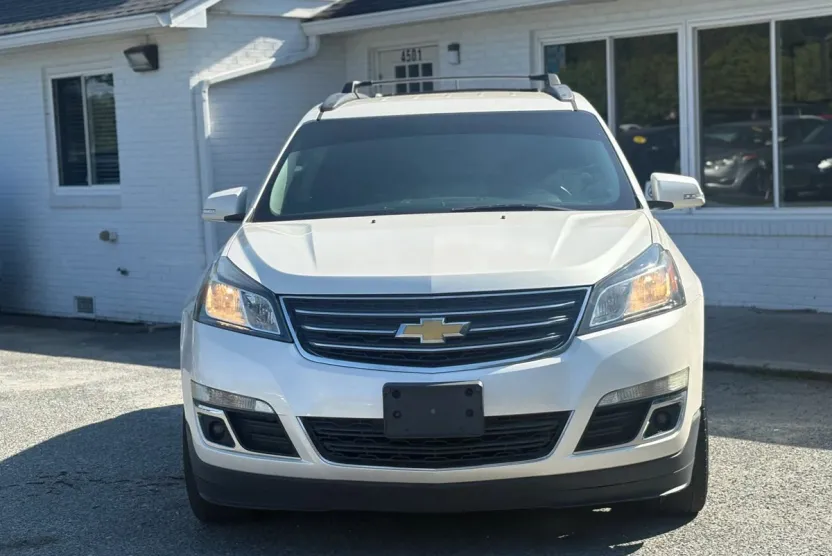 2015 Chevrolet Traverse 1LT photo 1