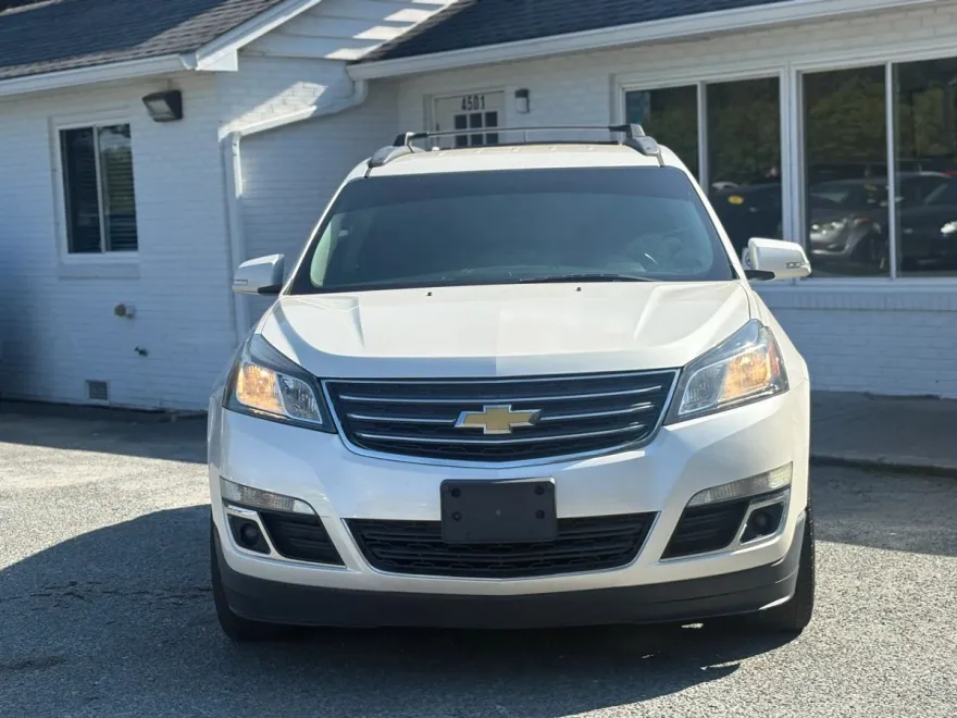 2015 Chevrolet Traverse 1LT photo 1