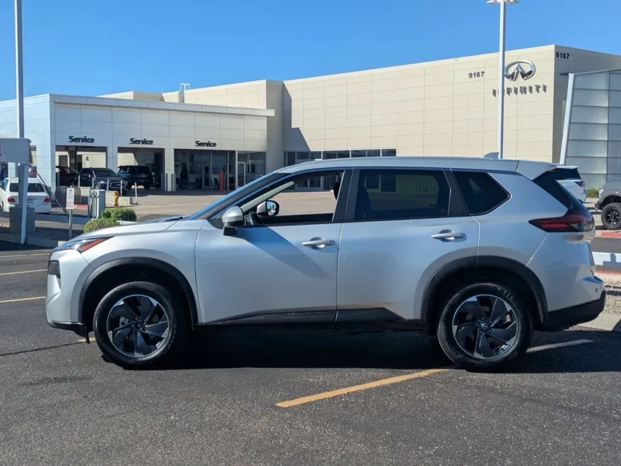 2024 Nissan Rogue SV photo 1