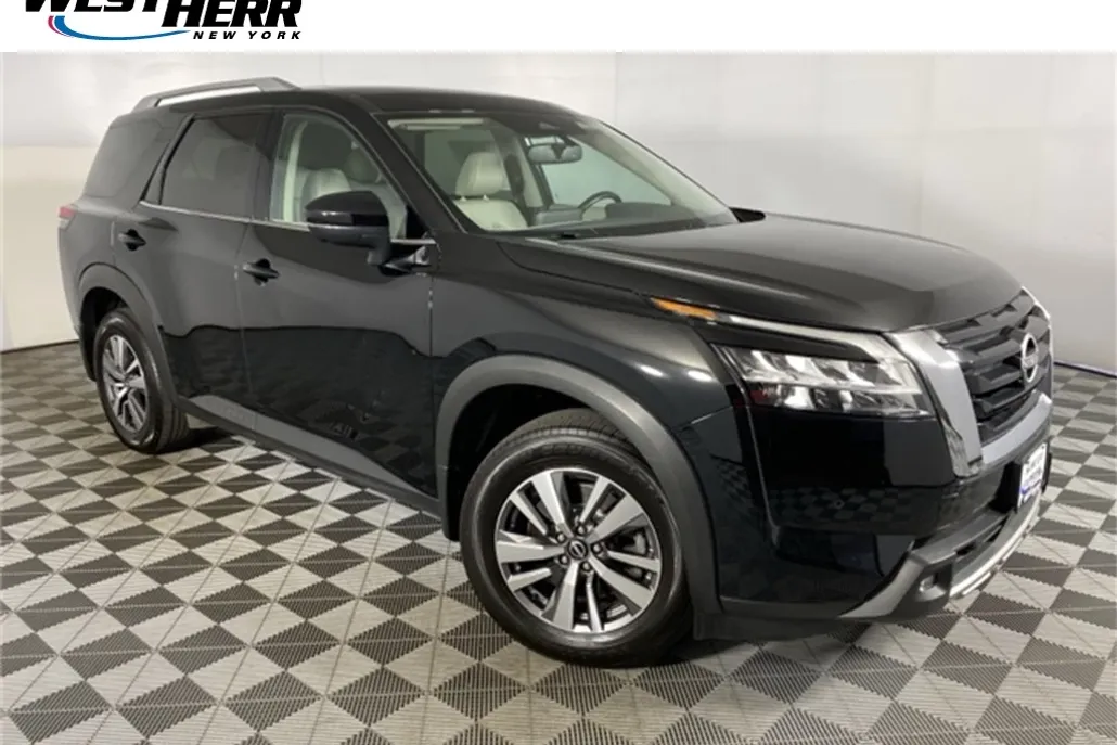 2022 Nissan Pathfinder SL photo 1