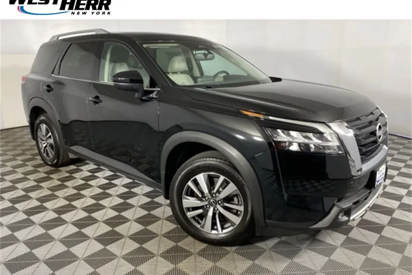 2022 Nissan Pathfinder SL photo 1